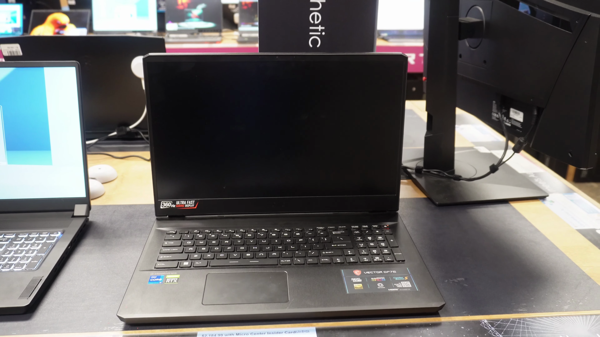Hp omen 17 gaming laptop, rtx 3070ti, shadow black 1